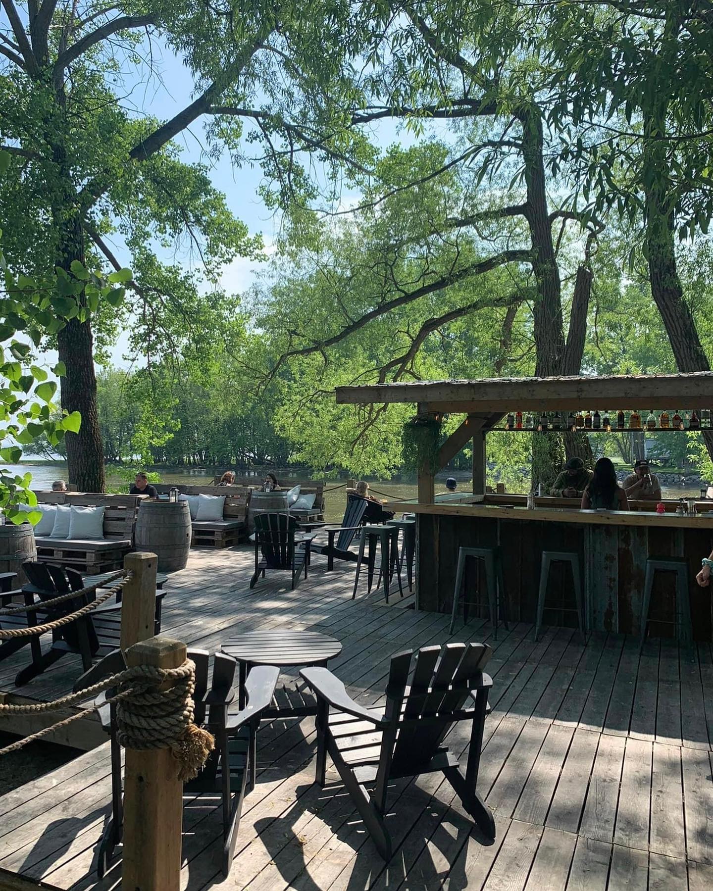 Terrasse au bord de l'eau